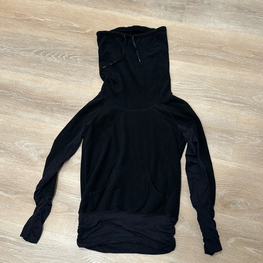 Lululemon sweatshirt